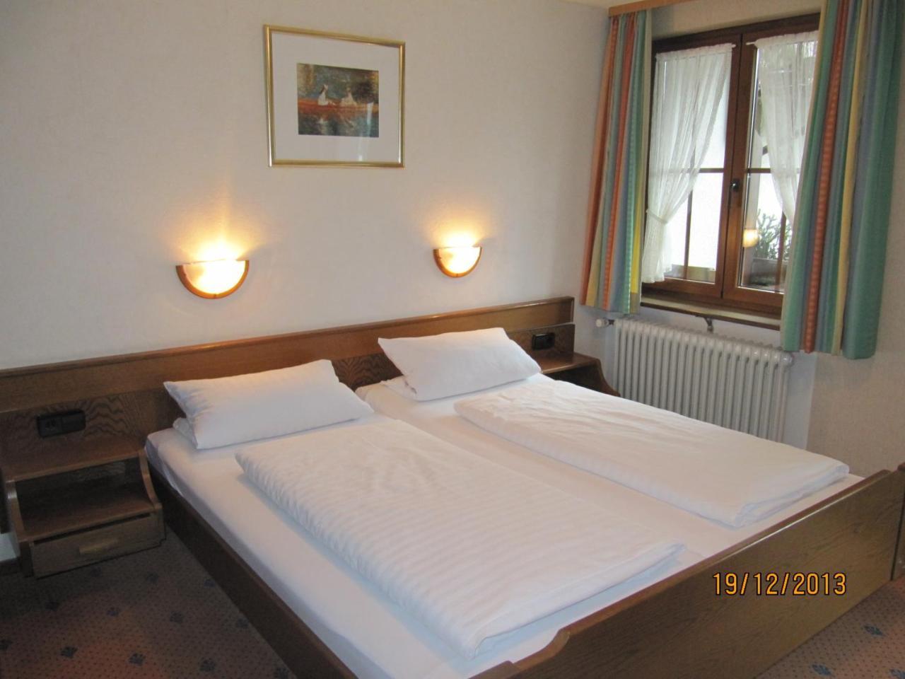 Gasthaus-Krone-Post Simonswald Szoba fotó
